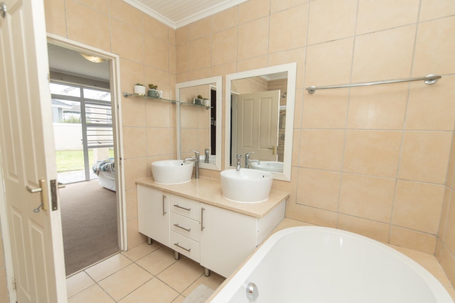 4 Bedroom Property for Sale in Walmer Heights Eastern Cape